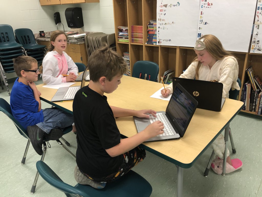 KellyKlober's tweet photo. Scavenger hunt in library! #learningmadefun #librarymatters #meetingstandards #justrightbook https://t.co/enh1oLqB4X