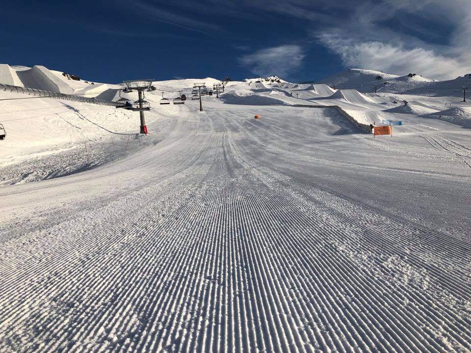 WanakaSelection's tweet photo. Cardrona Alpine Resort, NZ are having such a good season, they are extending it! McDougalls Chondola and the Learners Conveyor will keep spinning until October 21st, so get here and enjoy some spring turns with the family!

#cardronanz #winter18 #wanakaselection https://t.co/kwtgHbRCTI
