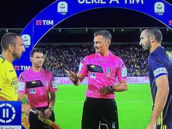 TrollFootball's tweet photo. Referee: “So which one of you is Chiellini?” https://t.co/dEsuXwqTvB