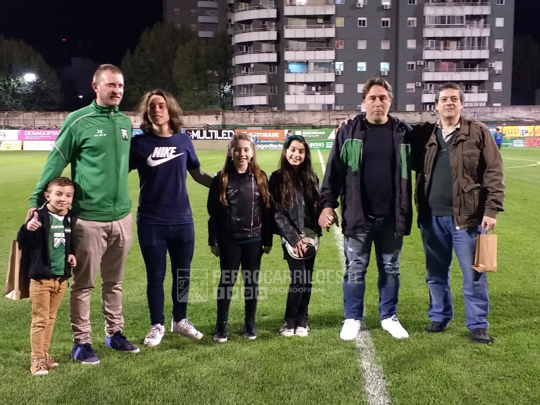 Club Ferro Carril Oeste - Se pone el buzo Jorge Cordon, exjugador de Ferro  y Coordinador de las inferiores del club, asumió la dirección técnica del  plantel profesional hasta el final del