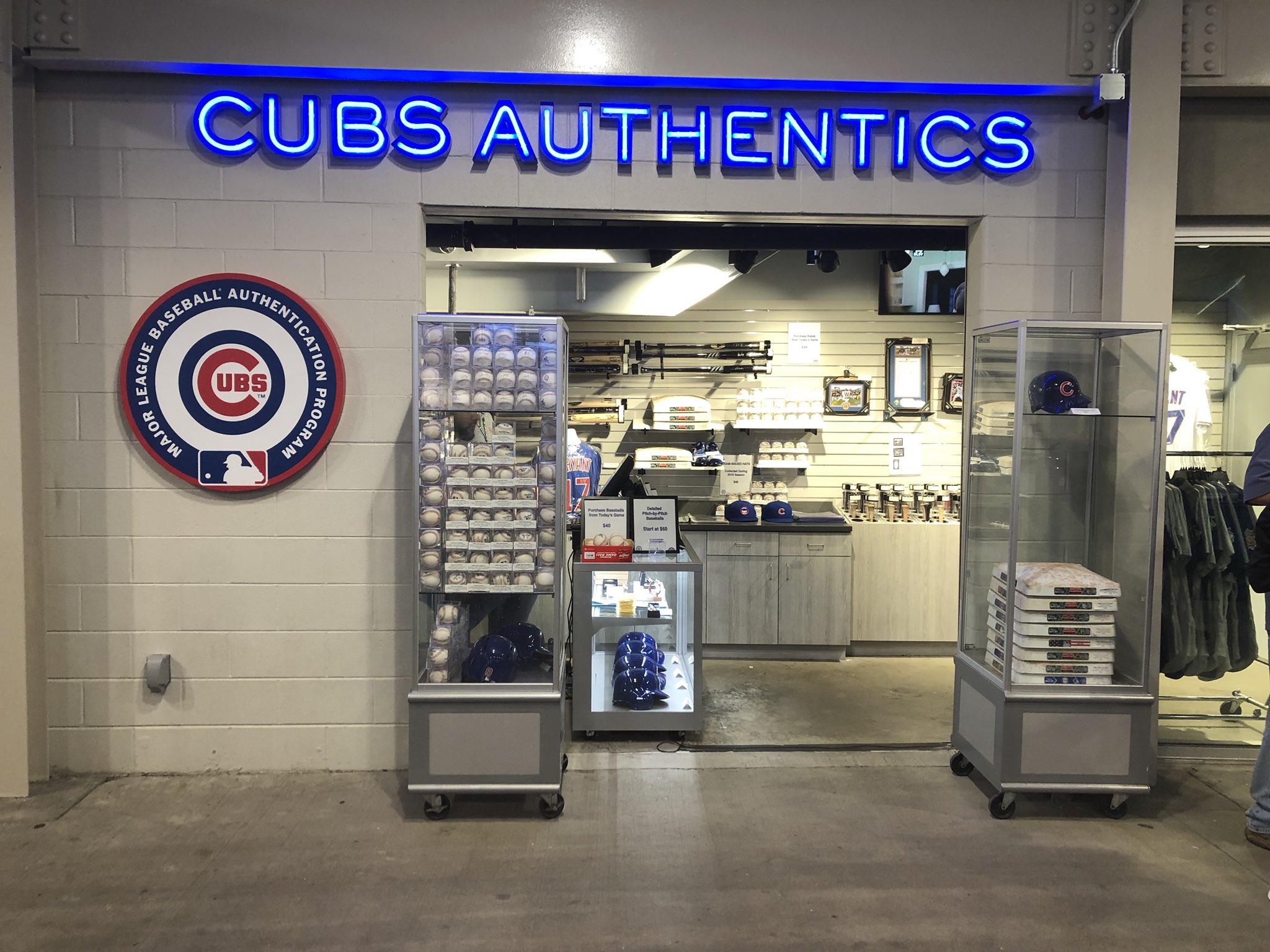 chicago cubs baseball store