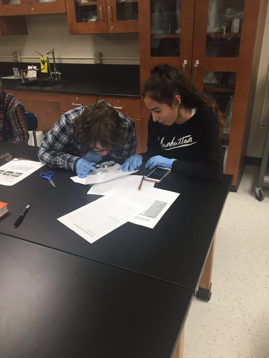 AHSForensicSci's tweet photo. Forensic science students examining evidence while learning about Locard’s principle, chain of custody, and packaging evidence! #forensicscience #ahsforensics https://t.co/oEBikj0bYL