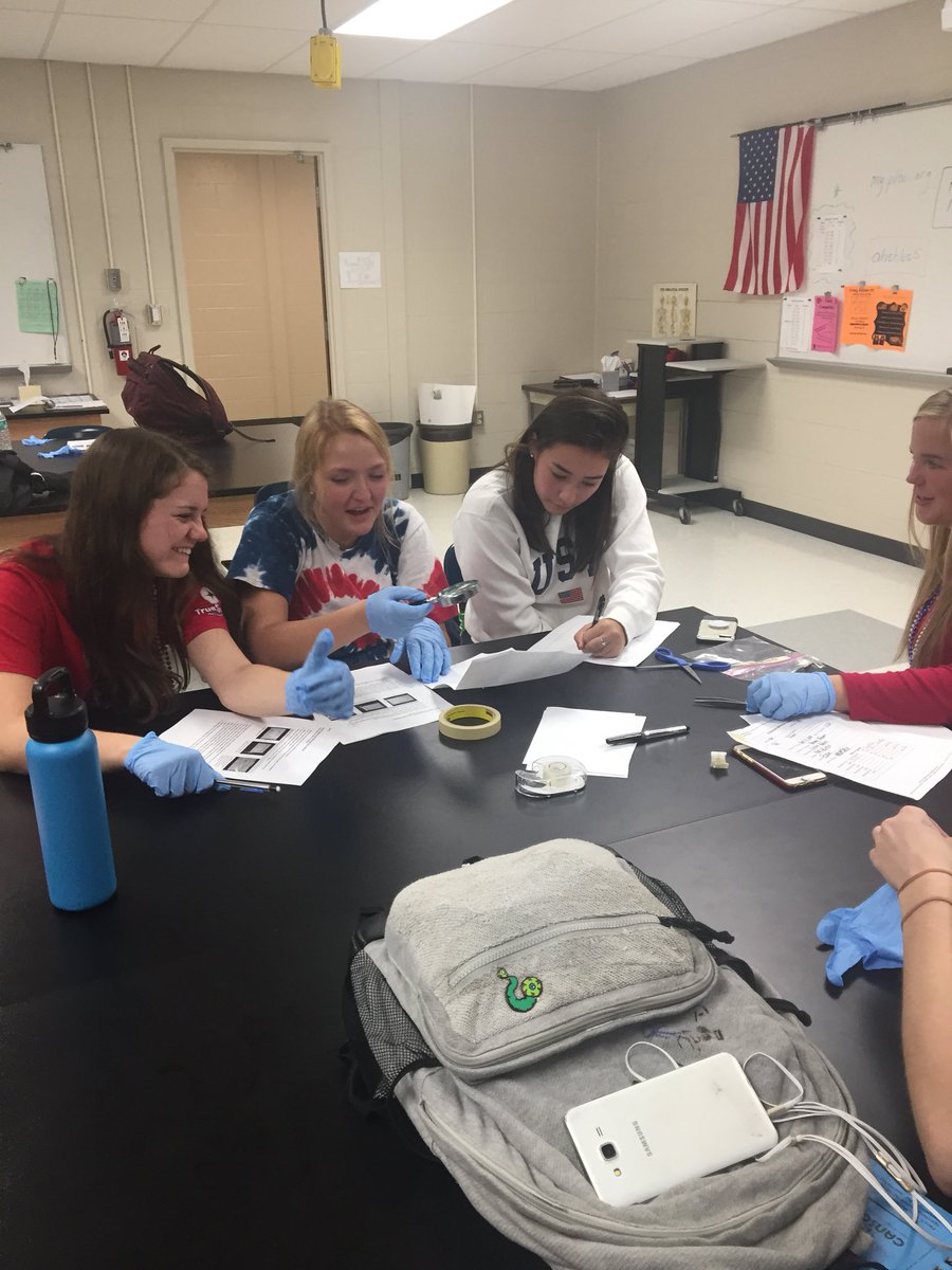 AHSForensicSci's tweet photo. Forensic science students examining evidence while learning about Locard’s principle, chain of custody, and packaging evidence! #forensicscience #ahsforensics https://t.co/oEBikj0bYL