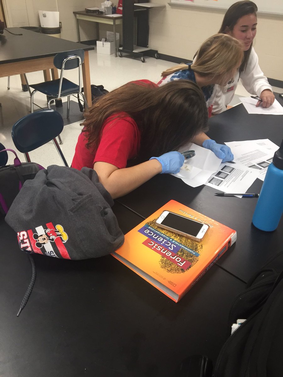 AHSForensicSci's tweet photo. Forensic science students examining evidence while learning about Locard’s principle, chain of custody, and packaging evidence! #forensicscience #ahsforensics https://t.co/oEBikj0bYL