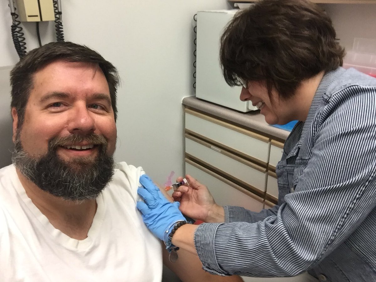 microqemas's tweet photo. #flufighter #makeitandtakeit #vaccines https://t.co/H0a1Kq3v8Q