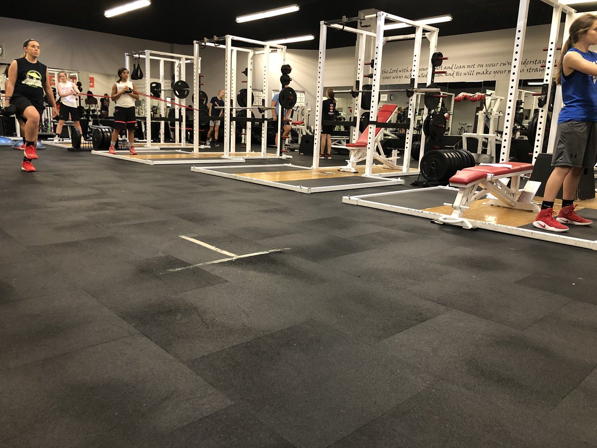 Coach_BDub's tweet photo. 5 weeks until our first practice, getting those preseason workouts in! #MadeInTheOffSeason https://t.co/308b2EnTi5