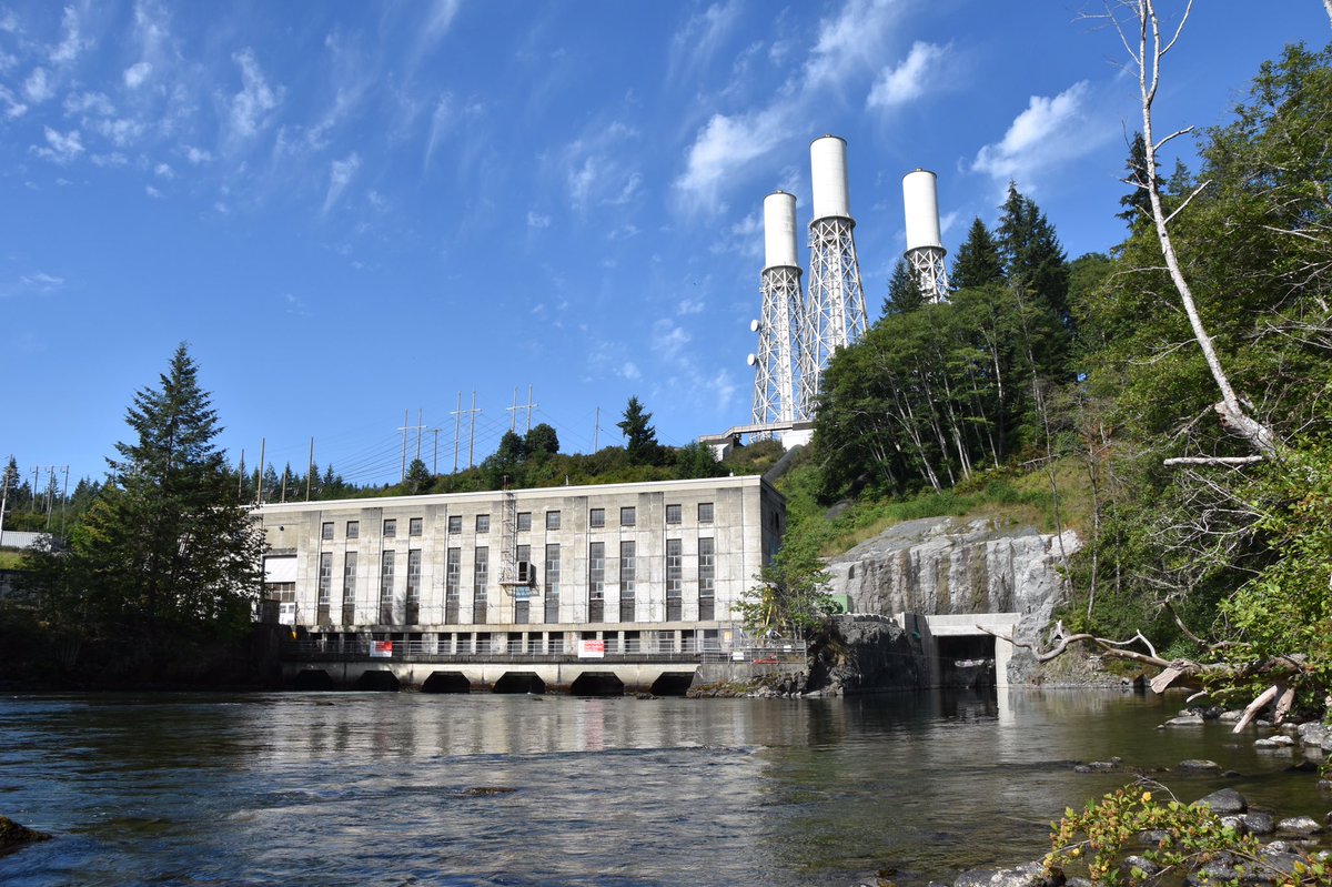 SWatson_BCH's tweet photo. The recent #BCStorm allows us to increase #CampbellRiver flows to 60 m3/s tonight & to 100 m3/s Wed night. Big difference from 30 m3/s last week!
Good water flow for spawning salmon & power generation. #JohnHartProject https://t.co/4GCESdBeRp