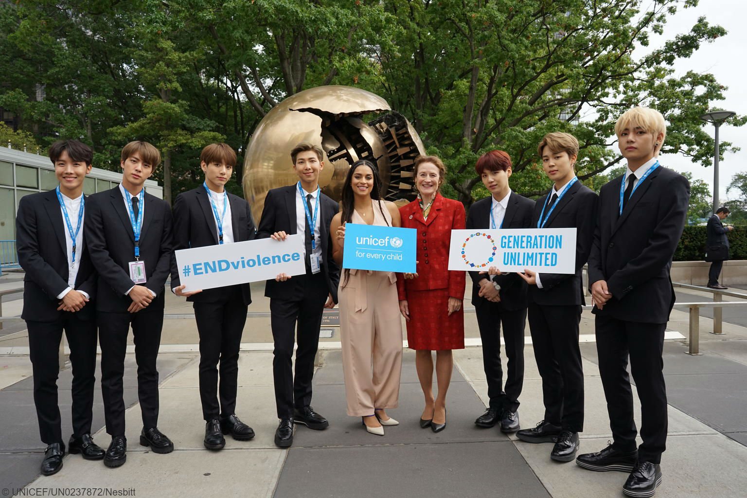 BTS bersama Henrietta H. Fore dan Lilly Singh.