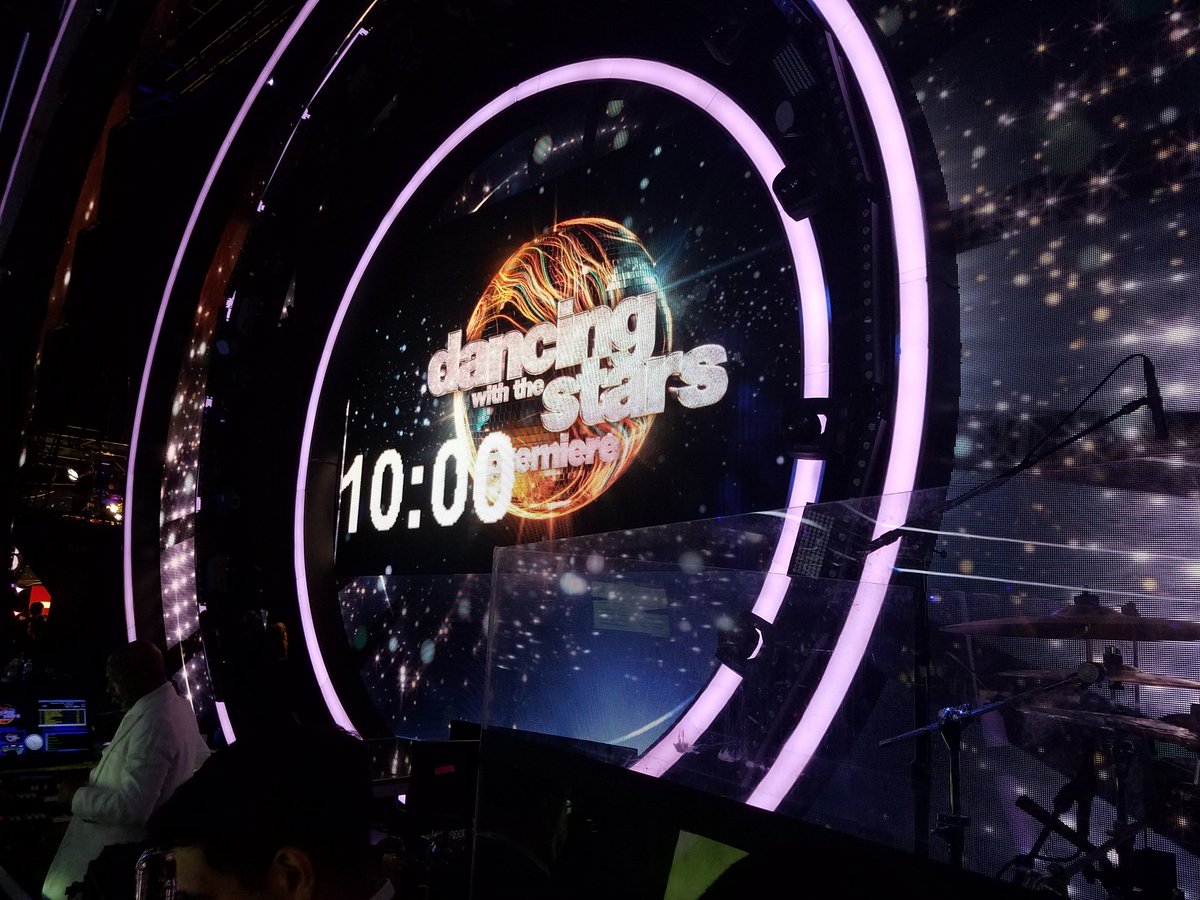 LippBone's tweet image. Well here we go. Season 27 of #DWTS starts in 10 minutes. Let's go! #ABC #Yamahawinds #raychewlive #westone #hornsfordays