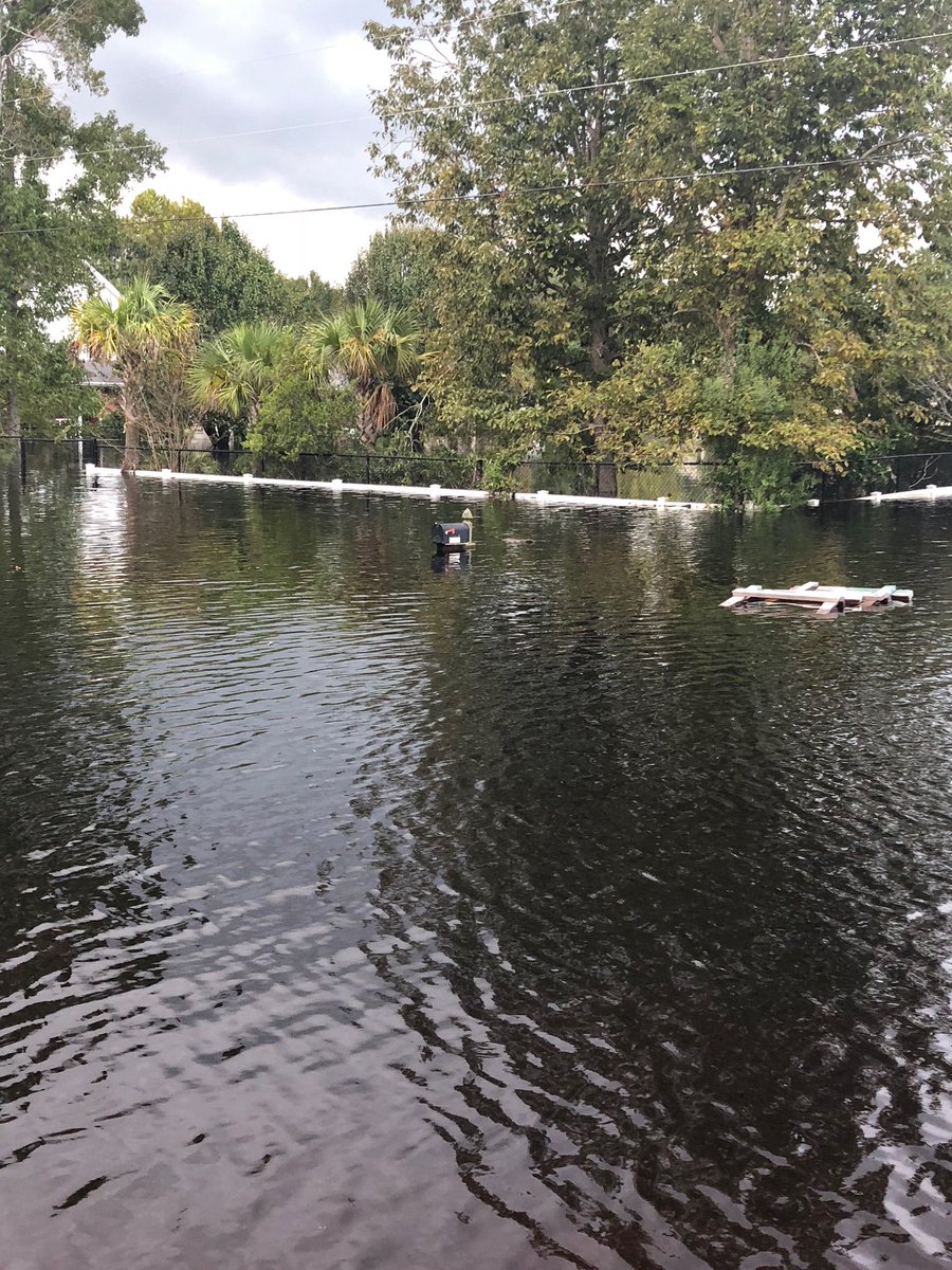 JLedgy84's tweet photo. Folly Rd in Socastee is completely flooded. @wpdeabc15 @EdPiotrowski #HurricaneFlorence2018 #MyrtleBeach #flood #aftermath https://t.co/LpP1Gs9wID