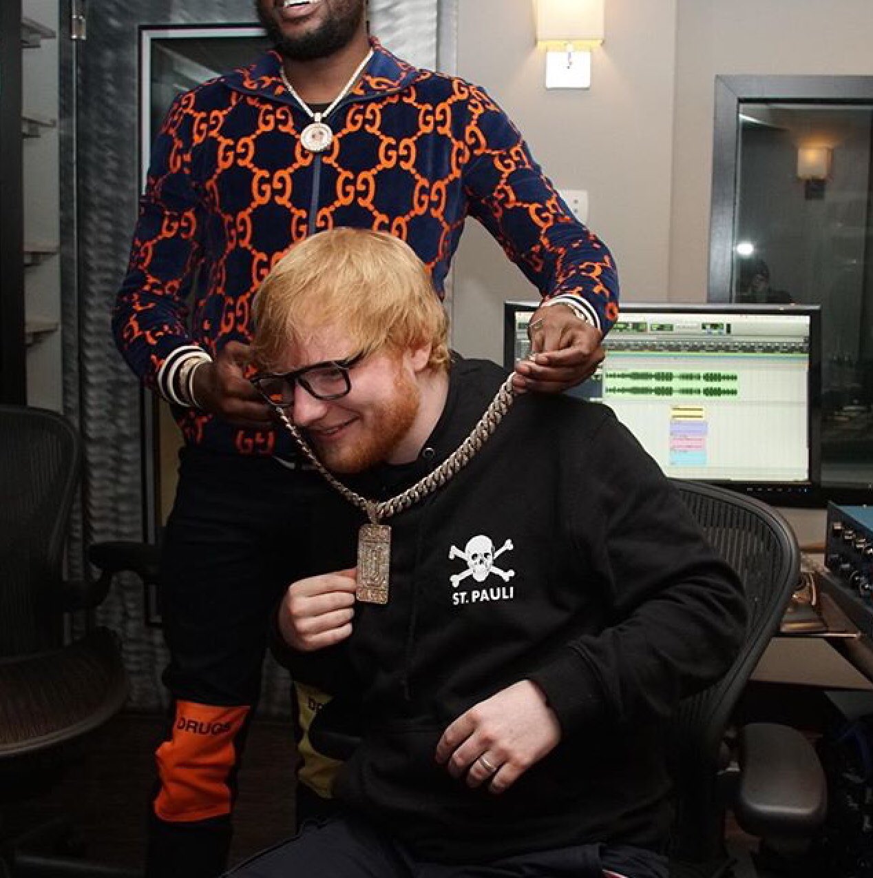 Dn5gkIOV4AAXpYa.jpg:large