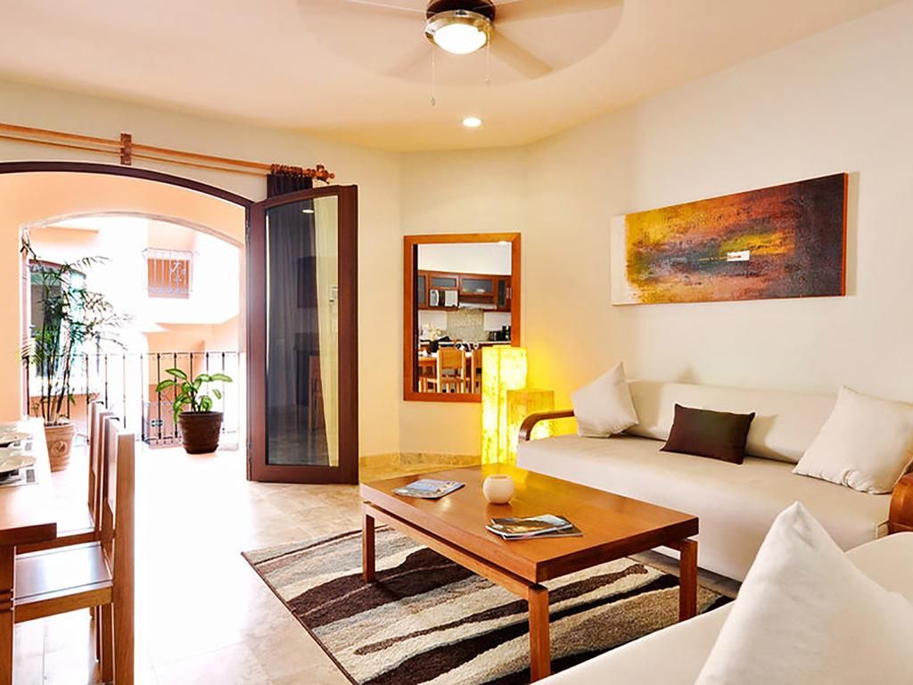 vacationsabroad's tweet photo. #playadelcarmen #quintanaroo #mexico is a popular destination for #sunlovers .  This property is only steps to the #beach and has pool available. >> https://t.co/8ogygL606i https://t.co/xd9FuRd812