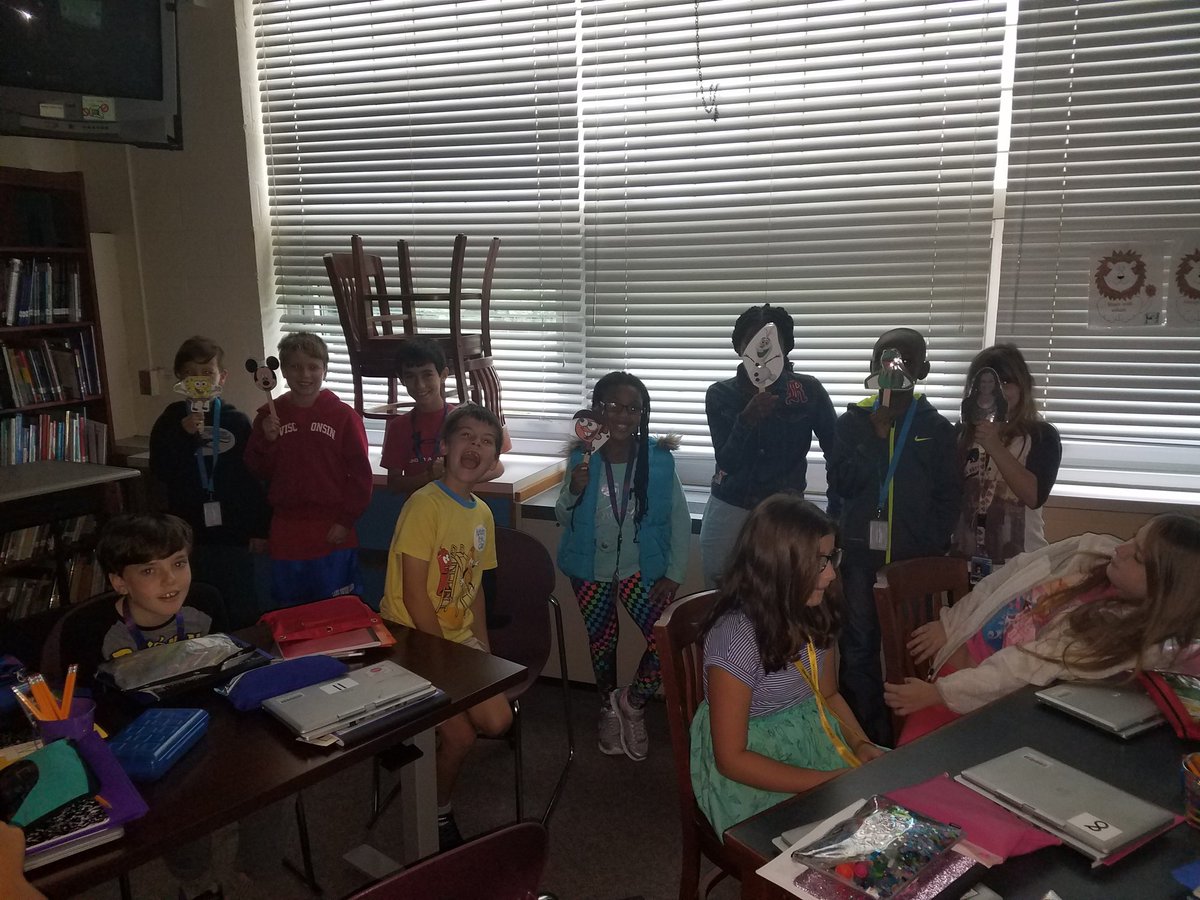 SraChupnick's tweet photo. Students in Gr4 @FranklinELsch learned how to introduce themselves and ask people what their name is in Mrs. Bentz's class! @dawn_bentz https://t.co/V3kPj98Lky