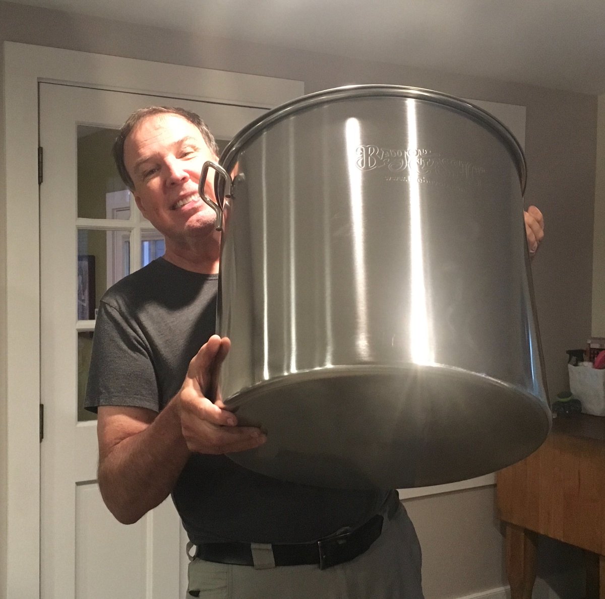 SauleHouse's tweet photo. We’re serious about lobster! An 82-quart pot cooks many lobsters at one time @SauleHouse https://t.co/jLQDSahlXN