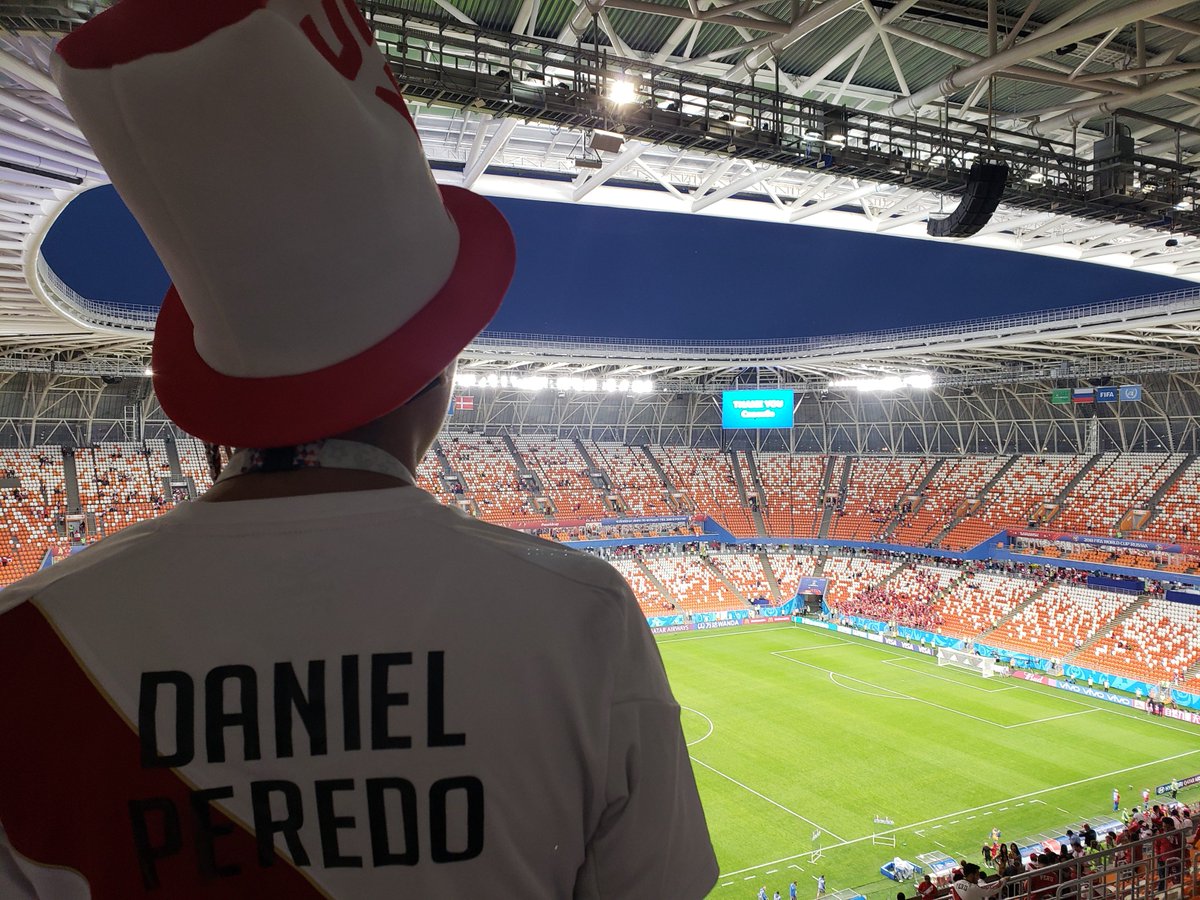 MemesDelPeru's tweet photo. Ganamos el premio #TheBest como #LaMejorHinchadaDelMundo y sólo quiero decir que para muchos podrá ser un premio irrelevante, que la magnitud de la emoción por haber ganado es desmedida o que no sirve para nada, pero se equivocan y les diré el porqué en este hilo. https://t.co/O2Lzm8E0DD