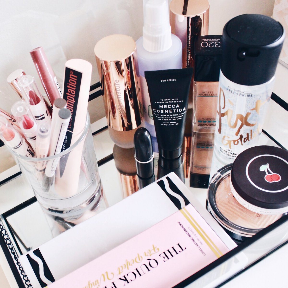 StrictlySal's tweet image. W E E K S • M A K E U P 
I’ve re started to take out the makeup I would like to use for the week so I make the most of what I have. 
What will you be using this week? 
.
.
#nudebynature #maybelline #quickflick #meccamaxima #maccosmeticsau #frankbody #bblogger @FemaleBloggerRT