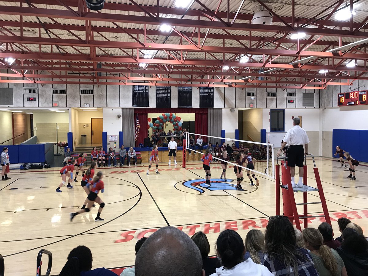 TCHS_VBALL's tweet photo. We loved watching our feeder middle schools compete tonight! Good luck to both teams as they head into the post season! #gocreek #gosouthern 🏐🏐 https://t.co/bg3rRxBwJh