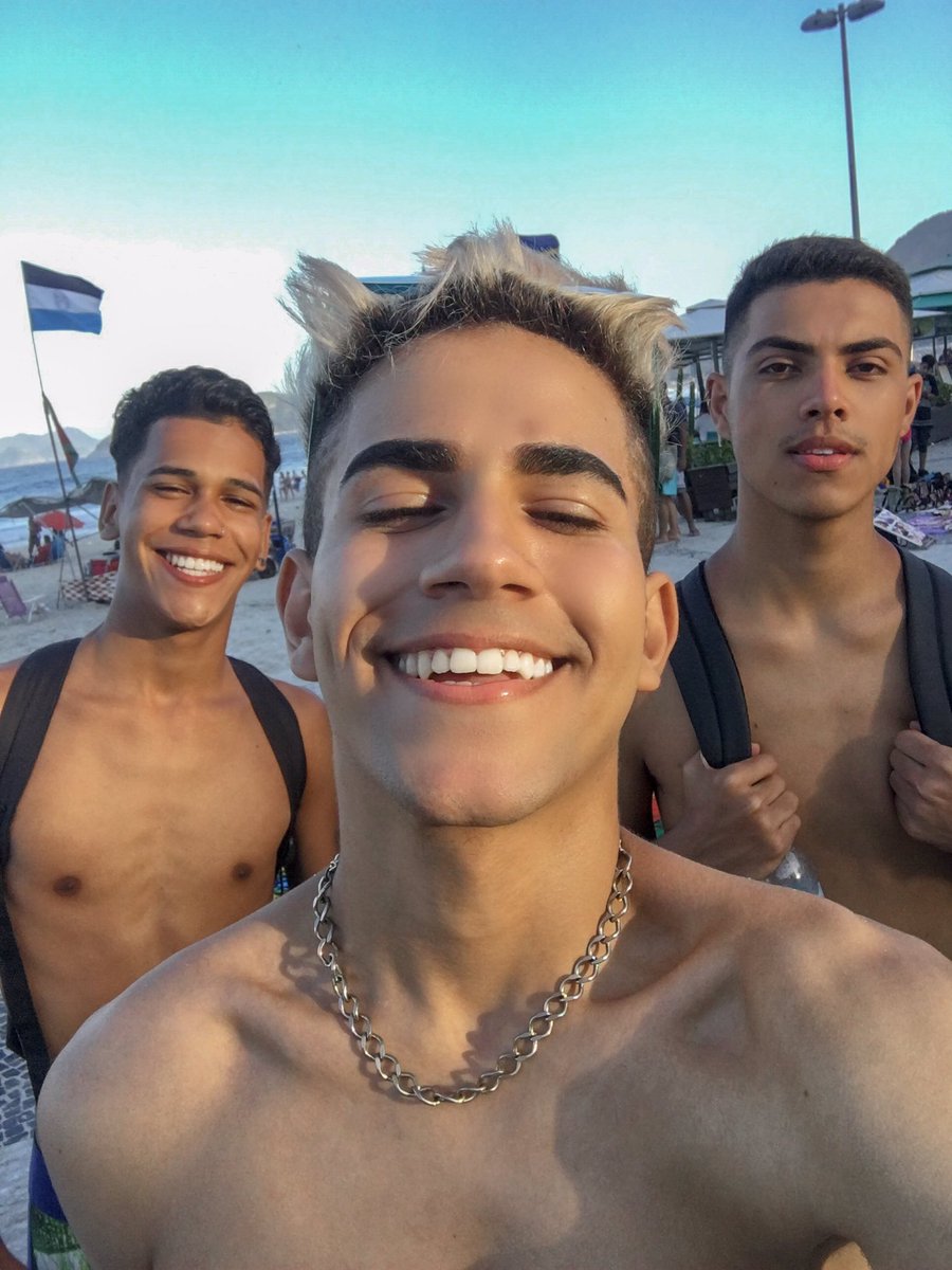 valle_feliphe's tweet photo. Ipanema Beach 🌊 https://t.co/U6kbIxpG7u
