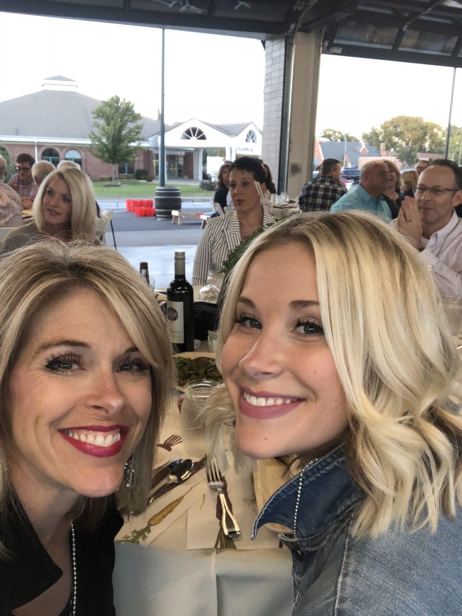 Amyknipp's tweet photo. It was a great night in one of my favorite places with my people.  So grateful to all of these folks who love the Square. #uptown #lovethesquare #thesearemypeople #thisiswhereicomefrom https://t.co/OHMsZr4xfF