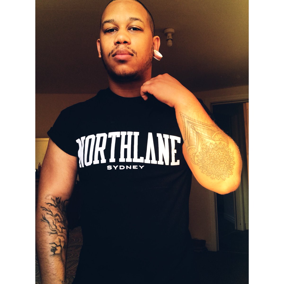 StrepitusA's tweet photo. These autumn mornings got me feeling fresh and good in the mornings. Can’t get enough of Quantum Flux - @Northlane 
#merch #Northlane #alternative #tattoos #emo #alternativestyle #grunge #alternativeboy #impericon  #fashion #alternativefashion #Influencer https://t.co/tIWiNFzqs4
