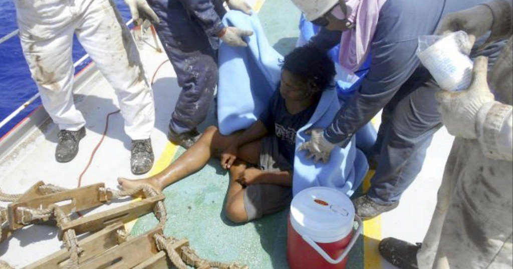 Indonesian teen survives 49 days adrift on a raft in the Pacific cbsn.ws/2Q1ZtMl