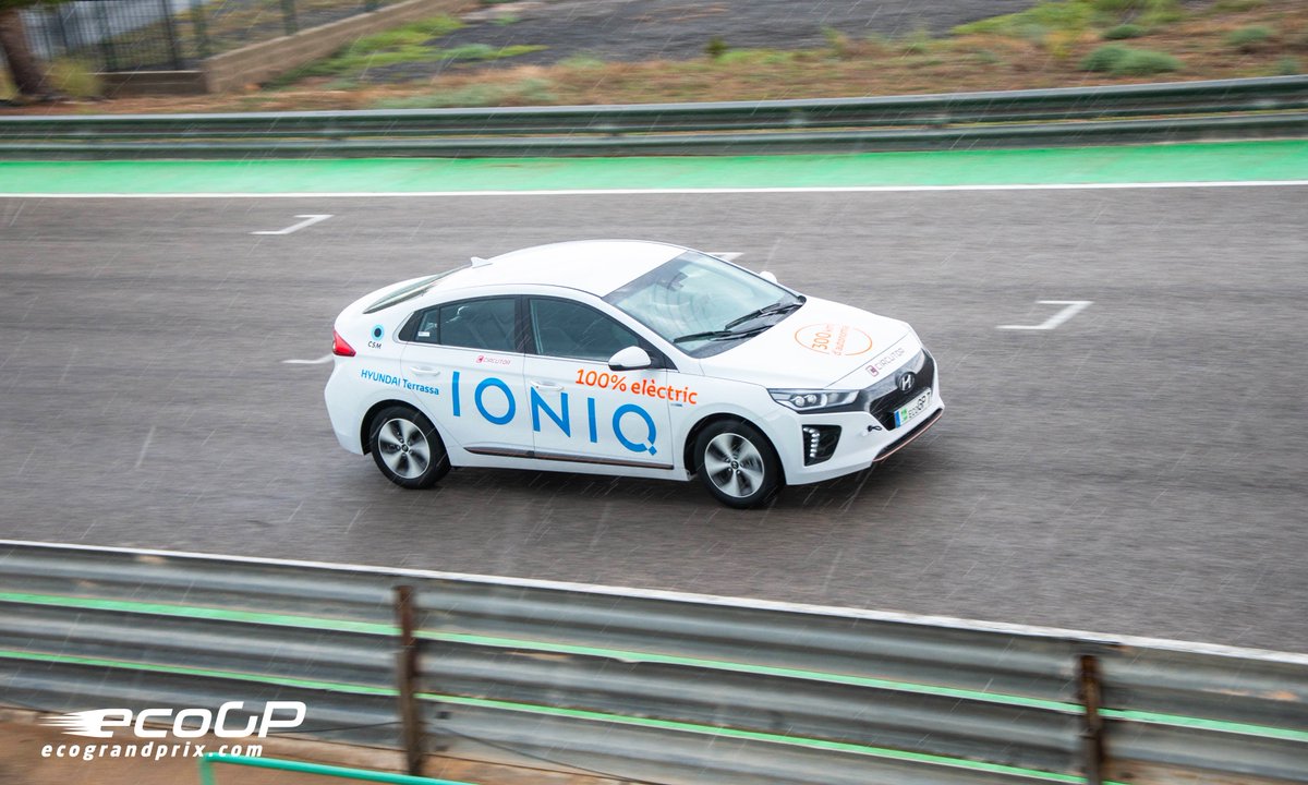 circutor's tweet image. Participación de @circutor en el #EcoGrandPrix del @CircuitCalafat, con un #HyundaiIONIQ 100% Eléctrico cedido por Hyundai Terrassa - Solmacar Motor 😀. Gran experiencia e inmejorables sensaciones en una carrera para vehículos 100% eléctricos. 🚘⚡