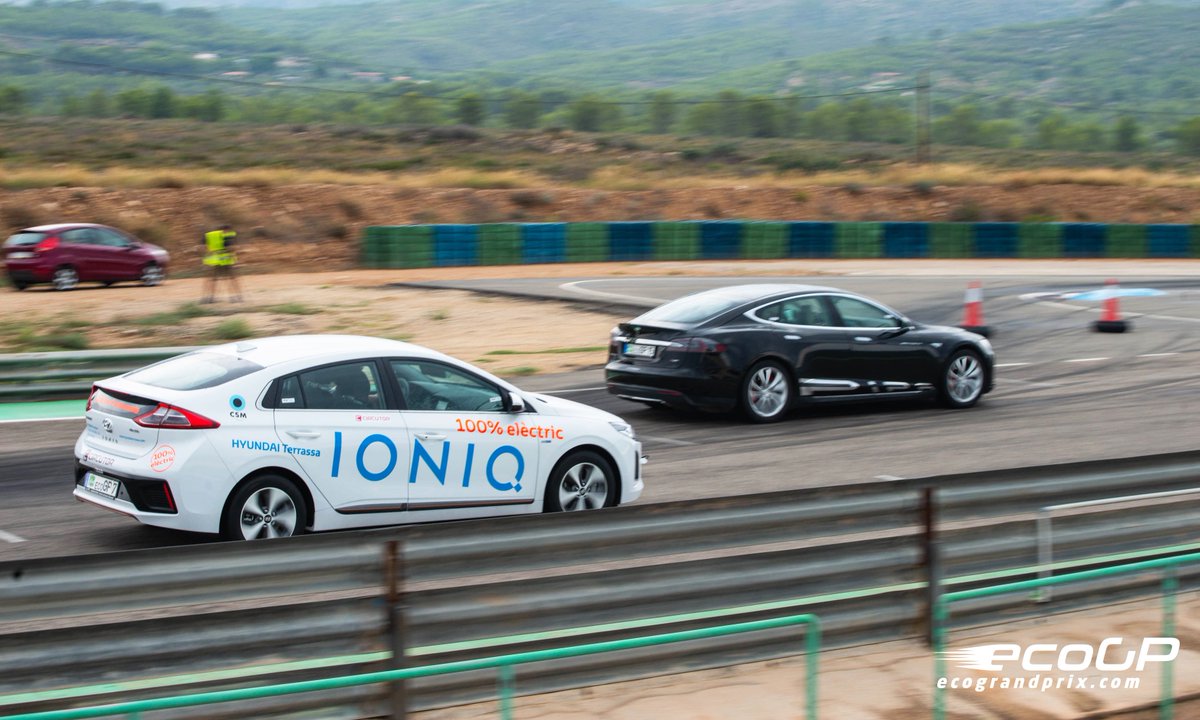 circutor's tweet image. Participación de @circutor en el #EcoGrandPrix del @CircuitCalafat, con un #HyundaiIONIQ 100% Eléctrico cedido por Hyundai Terrassa - Solmacar Motor 😀. Gran experiencia e inmejorables sensaciones en una carrera para vehículos 100% eléctricos. 🚘⚡