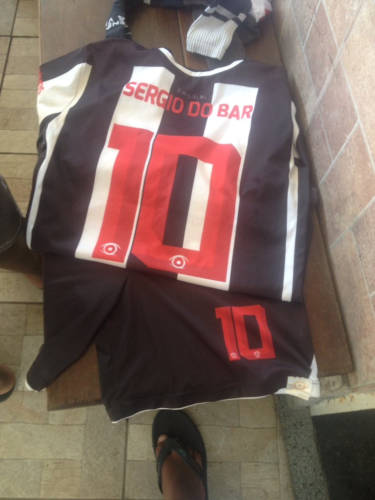 Crf_Edy's tweet photo. Me insultaram dizendo que esse Número pesava , e Logo Em Seguida Me Aplaudiram Dps de Verem minha Atuação ⚽️🏃🏾
#DeusNaFrenteSmp
#MVSmp
#By:Edy Balla ⚫️⚪️⚫️⚪️ https://t.co/PgtINoWHPk