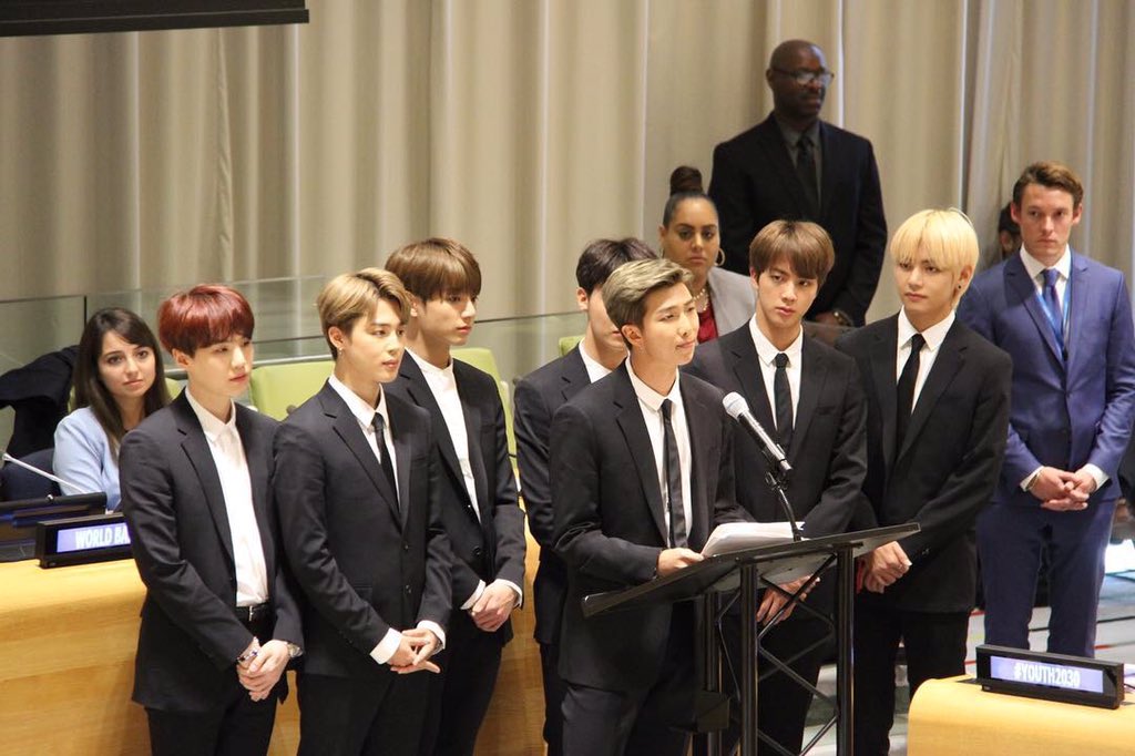 Ch3Plus's tweet photo. BTS ศิลปินเกาหลีวงแรก ที่ได้ขึ้นกล่าวสุนทรพจน์บนเวทีประชุมสมัชชาใหญ่องค์การสหประชาชาติ(UN) ในนามตัวแทนขององค์การทุนเพื่อเด็กแห่งสหประชาชาติ (UNICEF) พร้อมเริ่มต้นแคมเปญ Generation Unlimited #BTSxUnitedNations #MelloUpdate #BTS #BTSxGenUnlimited https://t.co/aOkq9JiHoj