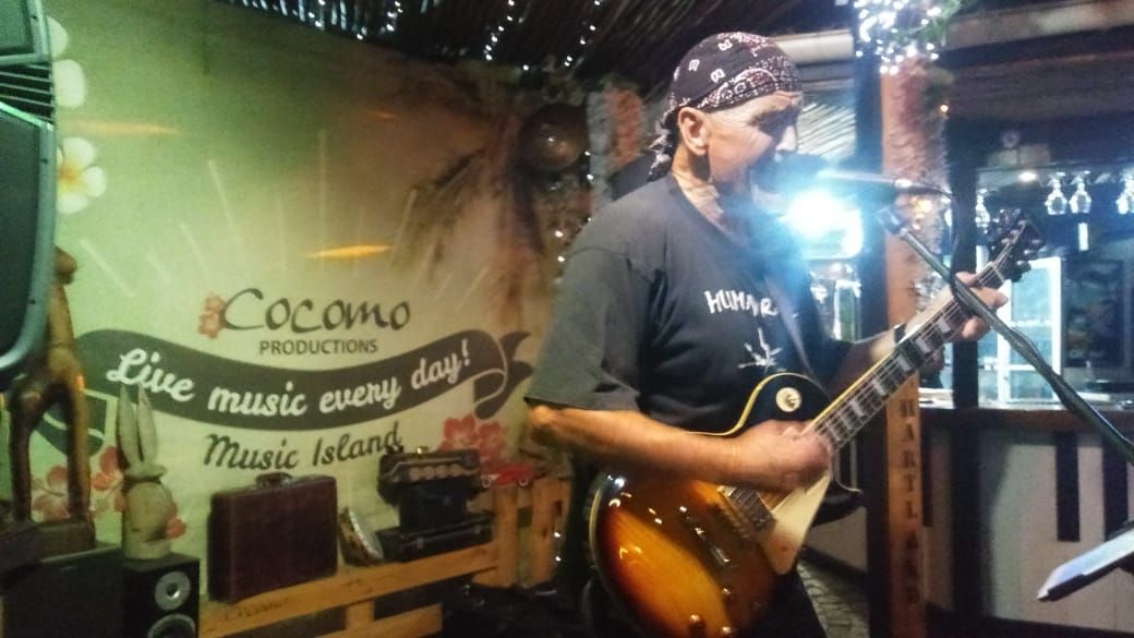 Davy Mac -  He is live from 18:00...
=
#cocomorestaurant #wilderness #happydays #goodmusic #livemusiceveryday #goodfood #porkbelly #pizza #salads #burgers #goodwine #wildenrustwines