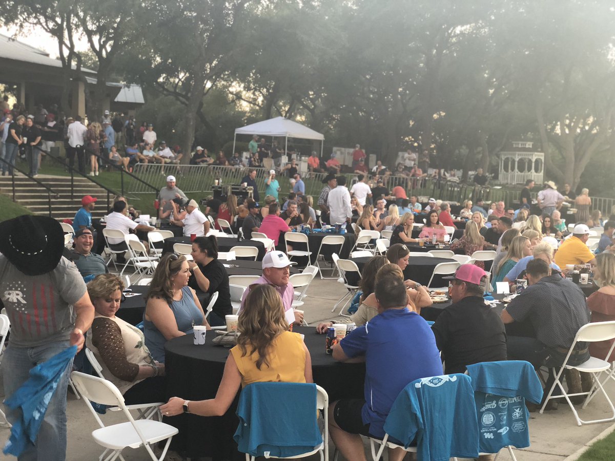 myhaam's tweet photo. Thank you to everyone came out or donated to HAAM for the 10th Annual Randy Rogers #GolfJam! We had an amazing time and want to send a big thank you to @RandyRogersBand and @GolfRCClub for putting on such a great event! https://t.co/teykR04dDV