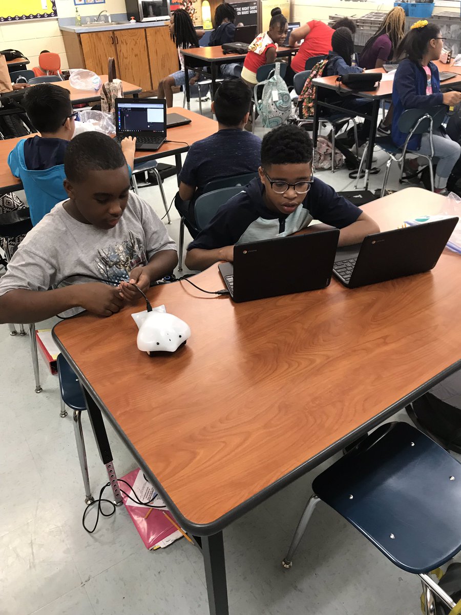 engagewithSTEAM's tweet photo. My students had a lot of fun today with our Finch robot introductions. We will continue other cool activities tomorrow. Thank you to @birdbraintech and @Meller33Mimi for exposing our students to these amazing robots. 🤖 @EufaulaCS @ECSedavis @AmmsEufaula https://t.co/QENzbZcFUf