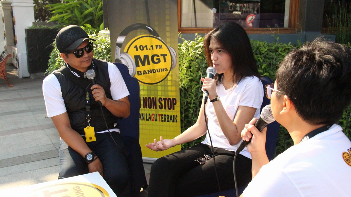 Terimakasih Mba Ova dari <a href="/savoyhomannbdg/">Hotel Savoy Homann</a> udah ngobrol bareng #gengpagimgt special #ultahbandung yang ke 208 dan keliling-keliling naik sepeda bareng!

#ultahbandung #bandung #bandung208 #indonesia #infobdg #mgtinfo #mgtradio