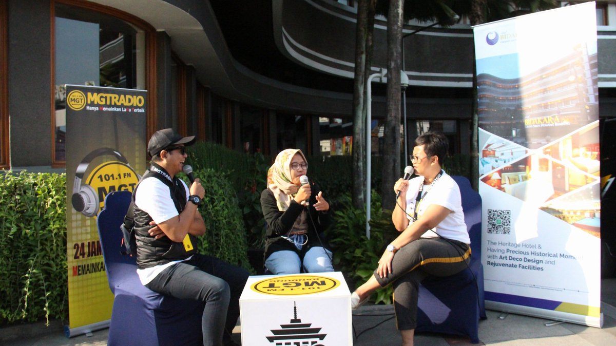 Terimakasih Teh Putri dari @komunitasaleut udah ngobrol bareng #gengpagimgt special #ultahbandung yang ke 208

@komunitasaleut komunitas apresiasi wisata daerah, cinta bandung dan jalan-jalan!

#ultahbandung #bandung #bandung208 #indonesia #infobdg #2018 #mgtinfo #mgtradio