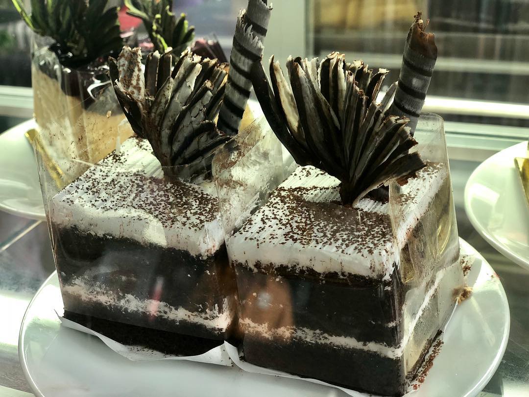 sss_phuket's tweet photo. Freshly macarons and Cake
🍰🎂Every day-Yummy🍩🥧
#254sandybar
#seasunsandresort
#seaviewrestaurant #sarochaspa #patong #phuket #hotel #resort #spa #travel #beach #Thailand #tripadvisor https://t.co/l0ddxMKzY7