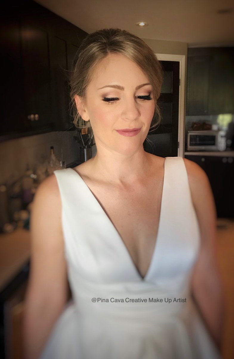 pinacava_makeup's tweet photo. #makeupbyme #hairbyme 
Saturday’s gorgeous bride, Emily! ❤️🥂💄
#makeup #hair #makeupartistottawa #makeupartist #weddinghair #weddingmakeup #bridalmakeup #mua #beautifulbride #beauty @FACEatelier @MAKEUPFOREVERCa @MACcosmetics @MorpheBrushes @HourglassMakeup @LauraMercier https://t.co/6rrMvnEBFk