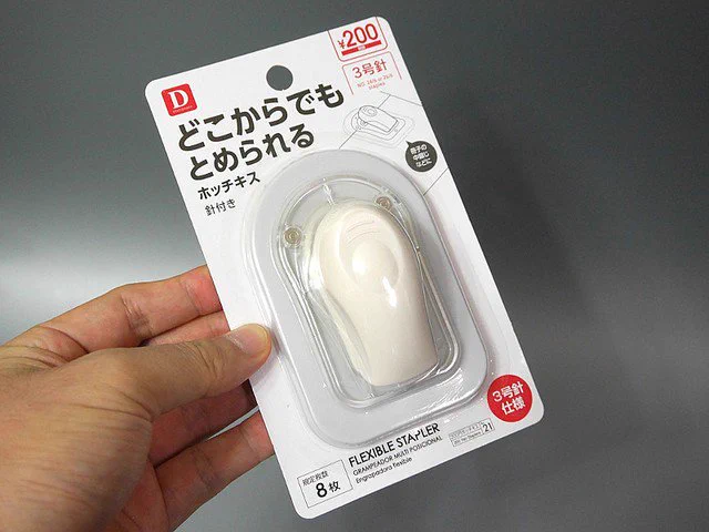 ダイソーのホッチキスが便利wwどこからでもとめられるってスゴイ！！