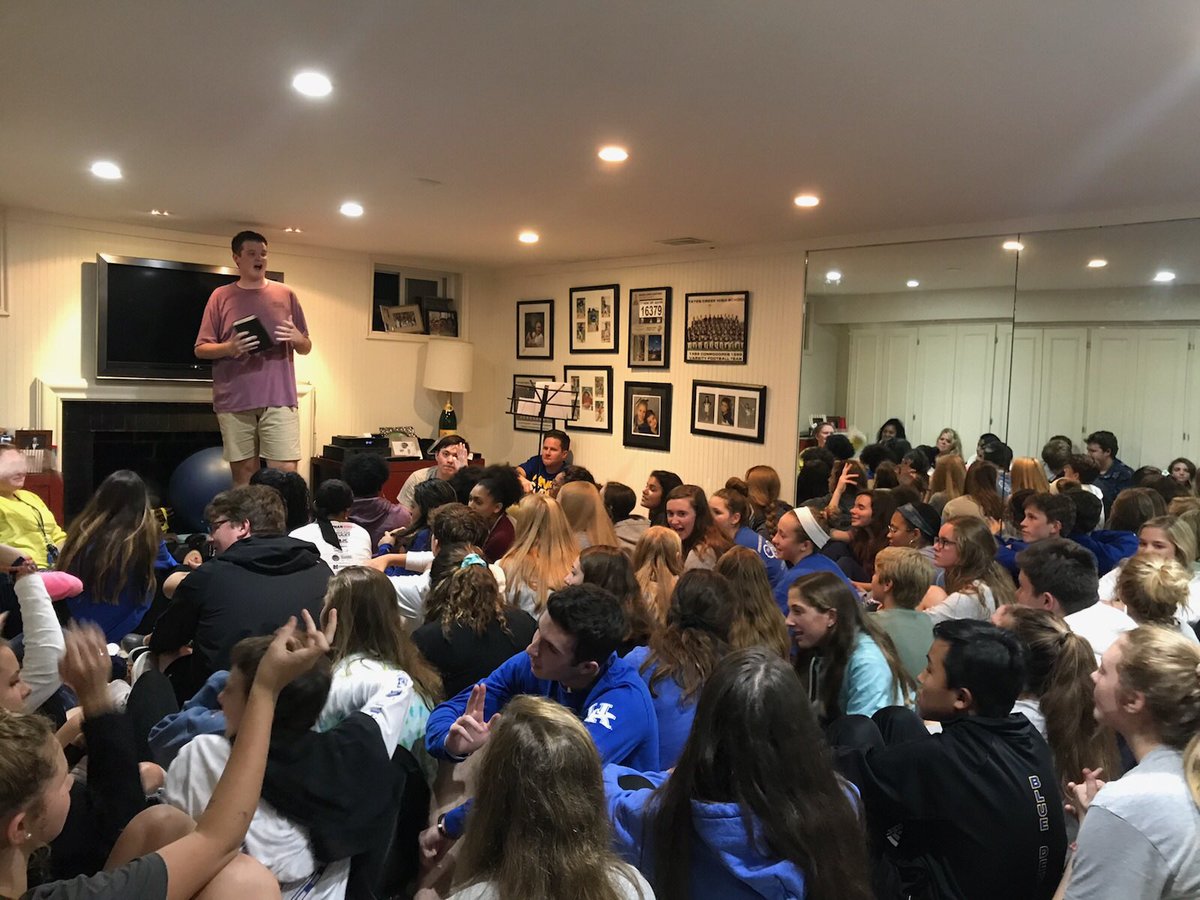 HenryClay_YL's tweet photo. Club was LIT tn, come next Monday- same time same place! https://t.co/7KLYgMiAPA