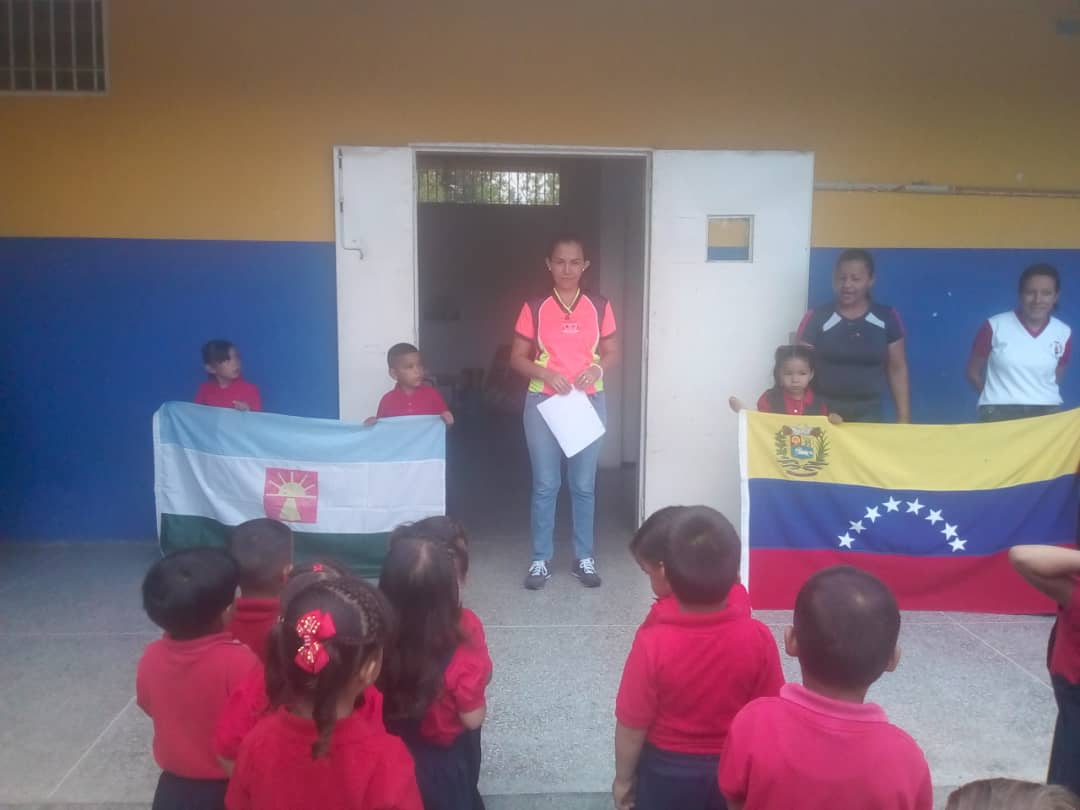 EvelinRosendo1's tweet photo. Iniciando el año escolar con la alegría de los más pequeños @psuvaristobulo @meaat01 @inicialbarinas @SupervBarinas @ZenaidaBarinas #24Sep #EducandoEnComunidad #EducacionDeCalidad @RosangelaOrozco https://t.co/2ZOzUbAr69