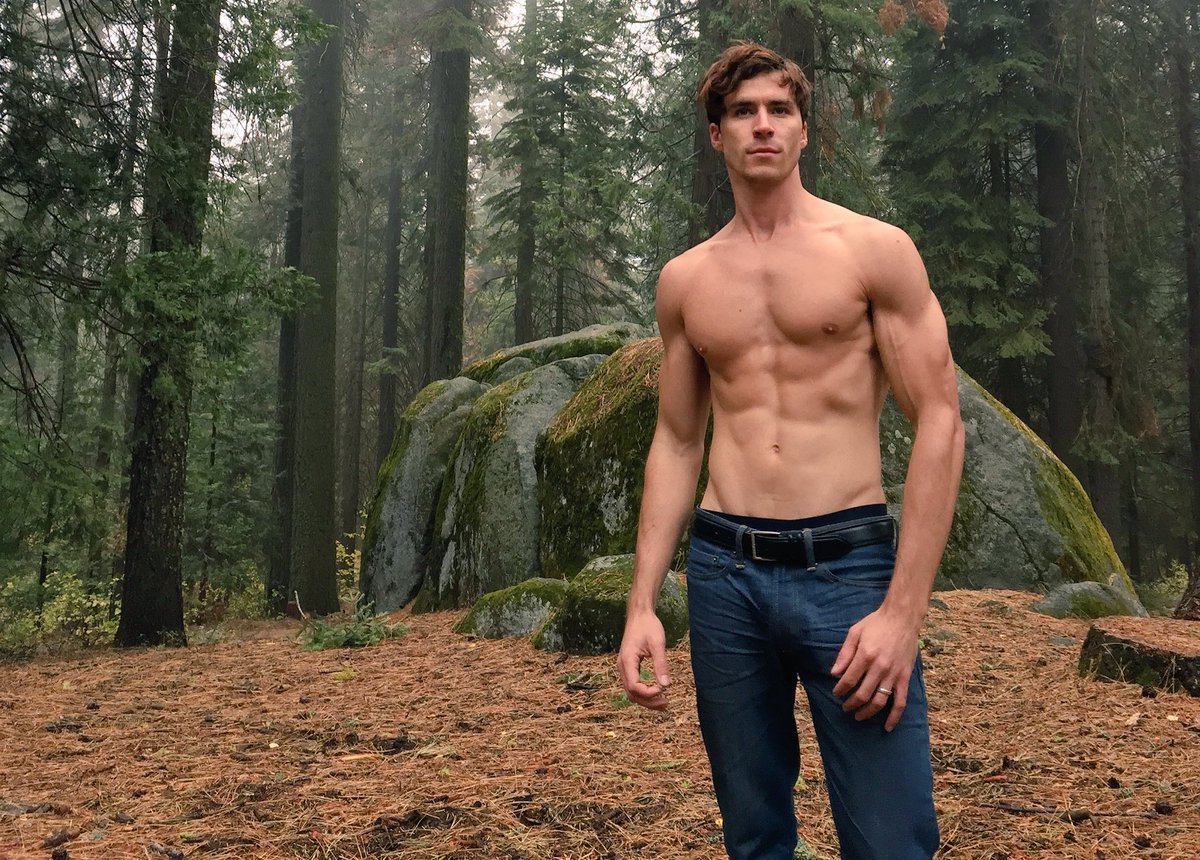 lotusprimemusic's tweet image. Wondering if anyone would be interested if I were to eventually offer affordable personal training sessions via Skype or FaceTime 🤔 @ModelViews @NaturePhysique