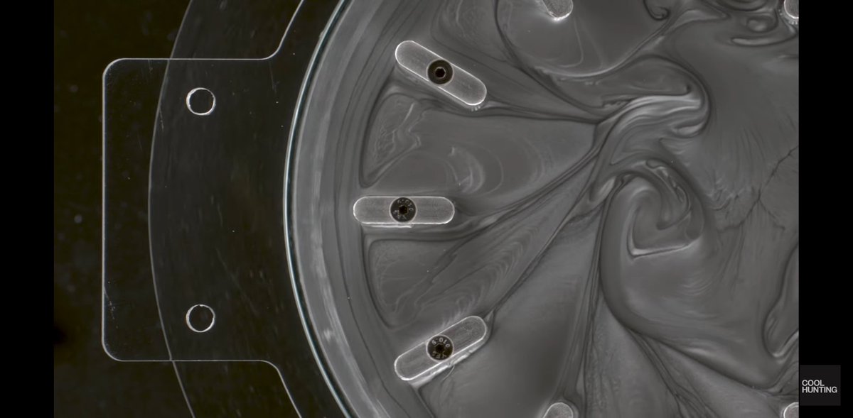 MKBHD's tweet photo. Remember how I mentioned Apple Watch's new fire, water, vapor and liquid metal watch faces we're REAL footage, not renders? Well here's a little behind-the-scenes that's as fascinating as the footage itself: https://t.co/m2VtwPU0TG https://t.co/9MbibazUJg