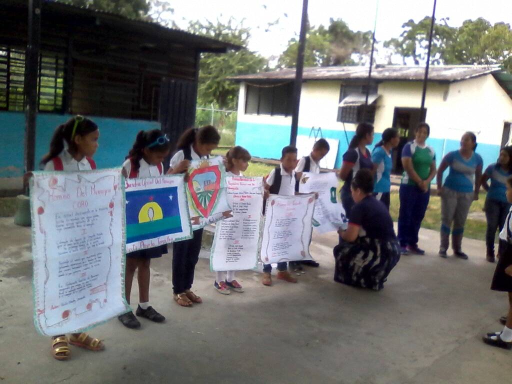 EvelinRosendo1's tweet photo. Barinas, Barinas...gran muchachada en nuestras instituciones @meaat01 #24Sep #EducandoEnComunidad #EducacionDeCalidad @psuvaristobulo @lafuerzadchavez @RosangelaOrozco @NicolasMaduro @MPPEDUCACION https://t.co/xQzE5wqQG2