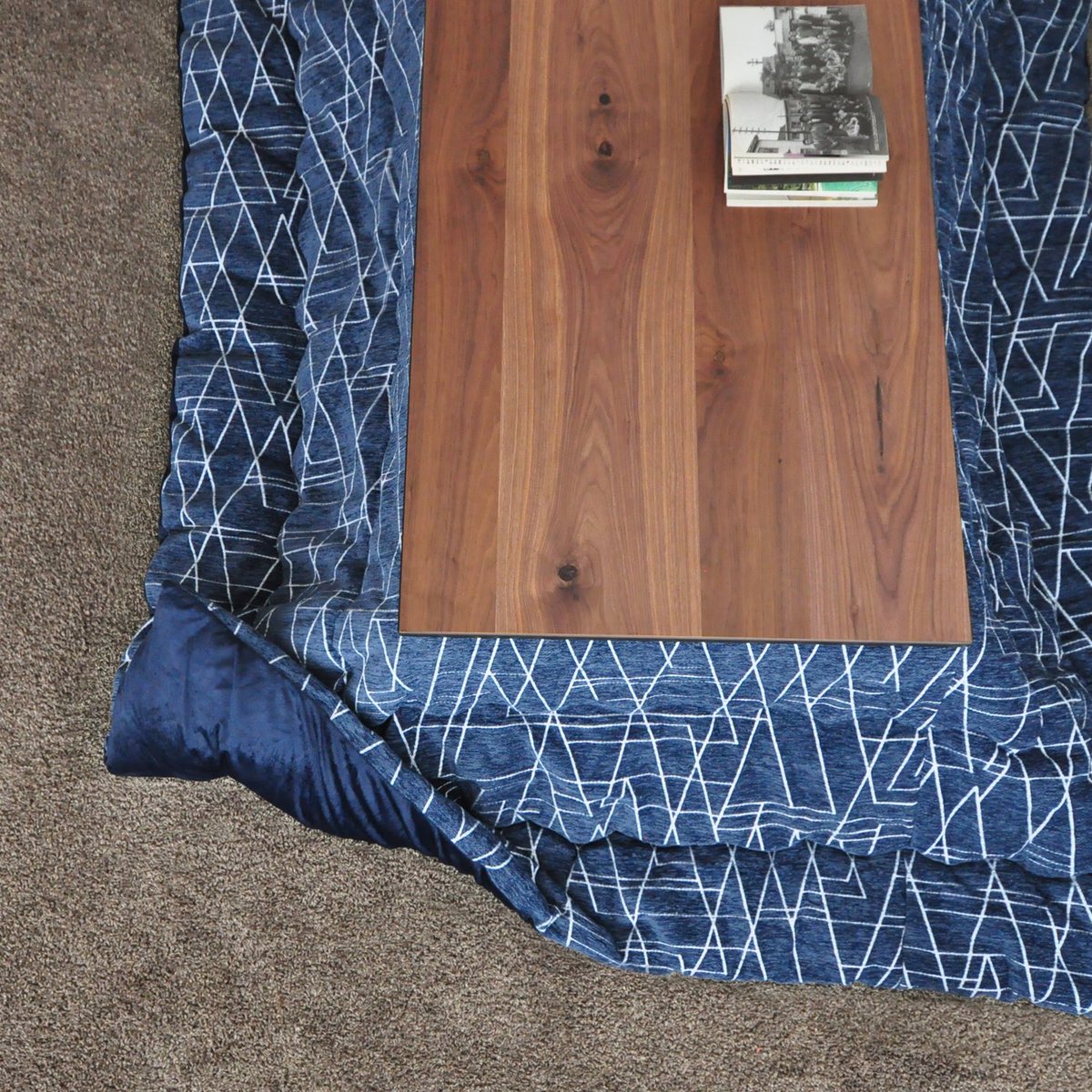 ビッグモリーズ على تويتر お洒落なこたつ布団 幾何学模様が格好いい こたつでぬくぬくしよう T Co Zxv9gr777z こたつ布団 こたつ リビング 北欧インテリア 冬仕度 おうち時間 こたつテーブル おしゃれ女子 洋風インテリア こたつのある生活