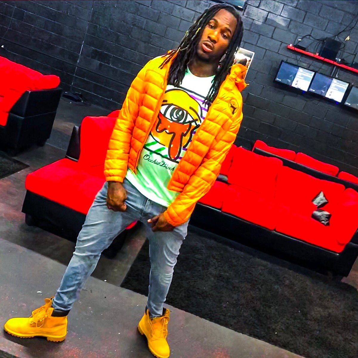MykkoMontana's tweet photo. Just Wrapped Up A Video Off RichCHOCOLATE W/ @ghettoglobal 🙌🏾🔥🎥🎬 Thanks @atlnycecutz 💙✊🏾💈 Cl👁thingBy: @occhio_blk_clothing #TalkToEmTANA #SprinterMusic🌐 #FlyOrCra💲h #ChildOfGod #Blessed #Philippians413 #mykkomontana #RichChocolate🍫💙 https://t.co/Odz1vKdQ0T
