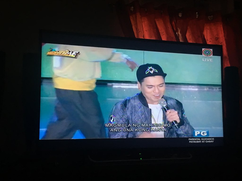 tlrnsibesnick05's tweet photo. Ayan na din si @akosijex!! 👏🏻👏🏻👏🏻👏🏻

 #ShowtimeTuesMoLagi https://t.co/duLBwuI3Wx