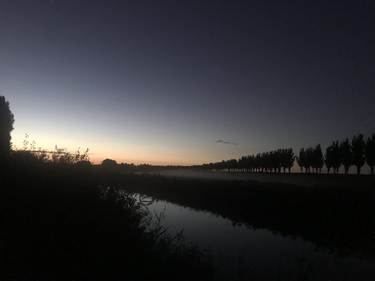 event_broker's tweet image. Early Morning fog @TrotsOpFlakkee @EilandGO