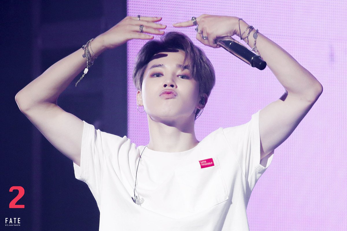 fate_jimin's tweet image. 이번 시즌그리팅은 포토담요 제작 예정인데 무슨 사진으로 하면 제일 예쁠지 투표좀해주세요,, which one is most suitable for making into a blanket? Vote please:&amp;gt;