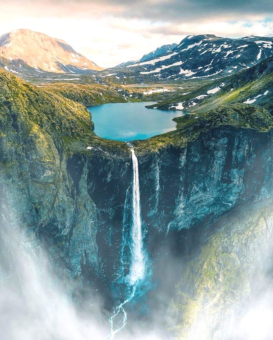 DroneFellas's tweet photo. Repost from @droneoftheday
Over The Edge. The Mardalsfossen Waterfall in Western Norway 🙌😎🚁💨 Courtesy of @skeye_photo #DroneOfTheDay #drone #drones

Be sure to follow us for more @dronefellas images &amp; videos https://t.co/hfpa5xm31E