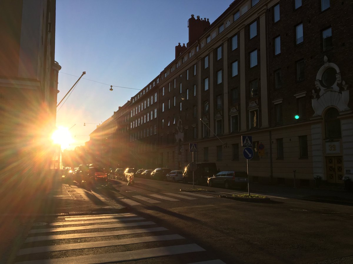 TerhiBunders's tweet photo. First #autumn in #Finland in 7 years: this morning +4 C (but a beautiful light). #September #Hellocoldweather #MyHelsinki https://t.co/wpK0KzFXCY