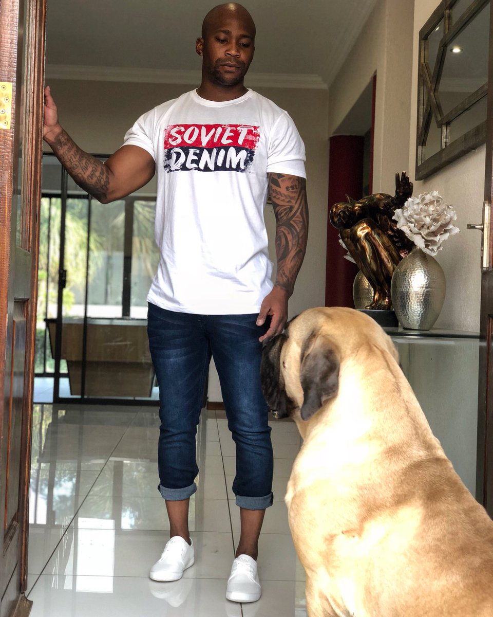 NaakMusiQ's tweet photo. Fresh AF! EVERYDAY!! 🤴🏾
#NaakMusiQsoviet @SovietDenim https://t.co/DVCSiOH8xX
